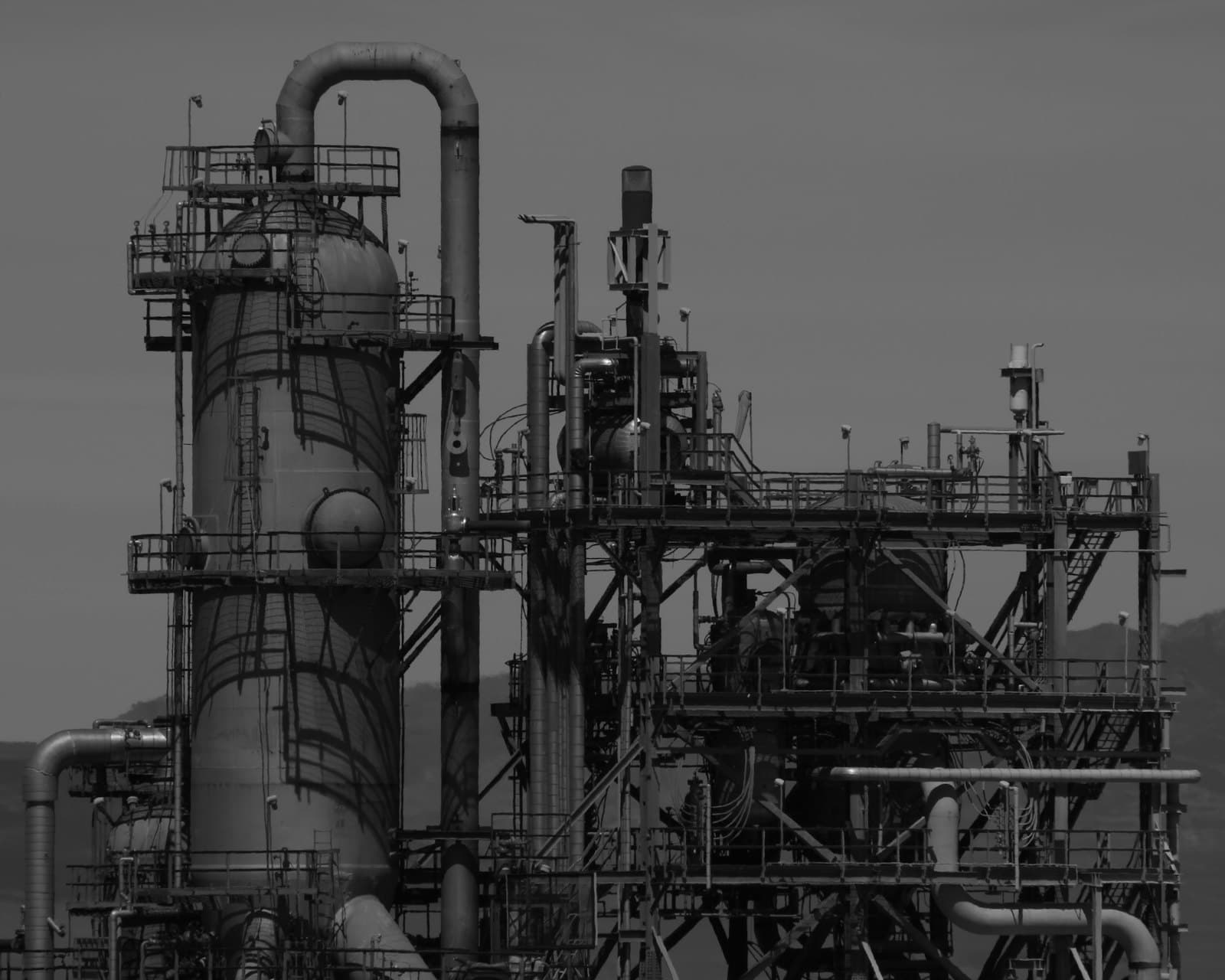 Oil and gas processing plant at scale