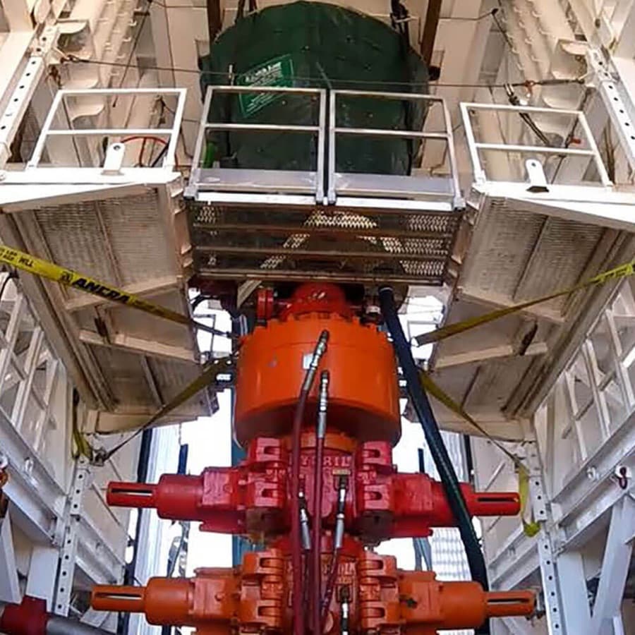Zero-spill drilling-fluid containment system on a rig floor